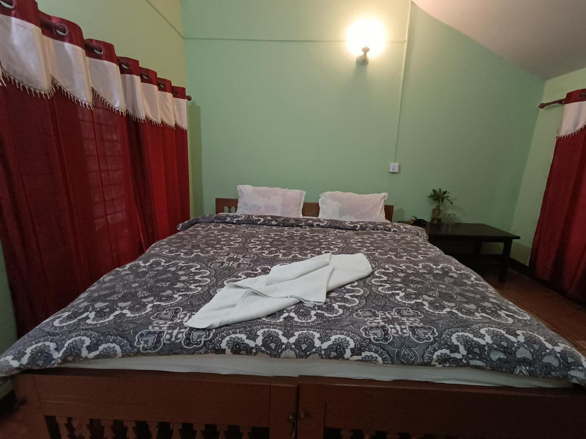 Crocodile Safari Camp Otel Chitwan Oda fotoğraf