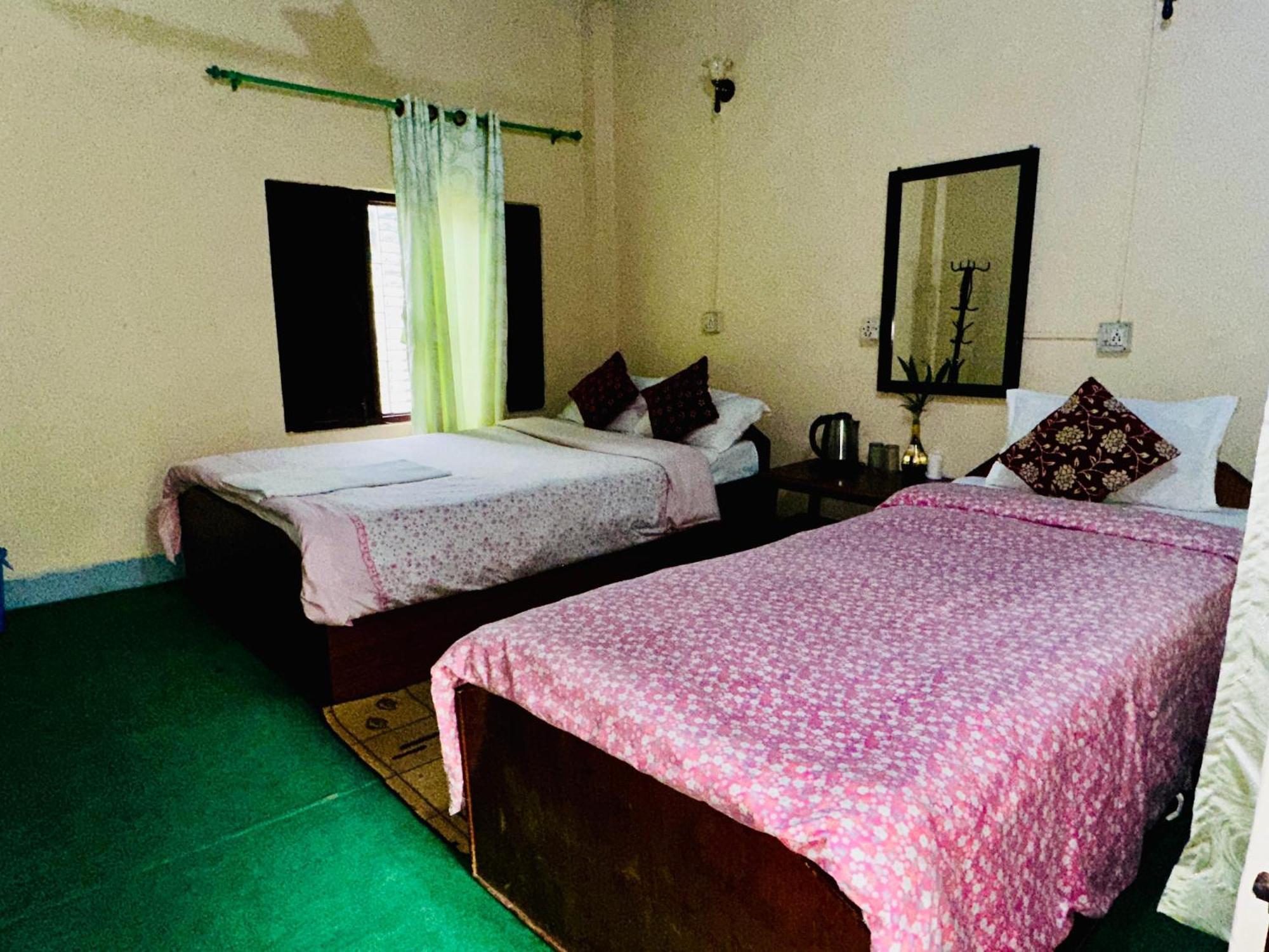 Crocodile Safari Camp Otel Chitwan Oda fotoğraf